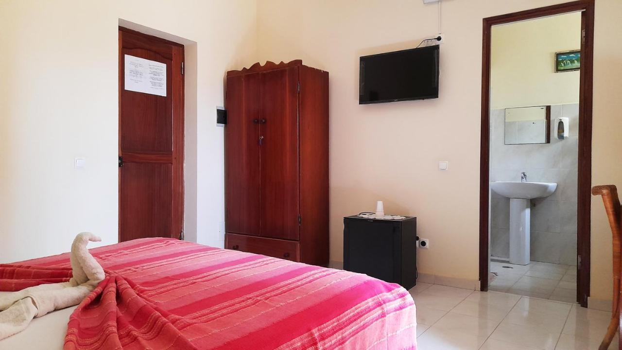 Residencial Rosa Criola Bed & Breakfast ซาลเรย์ ภายนอก รูปภาพ