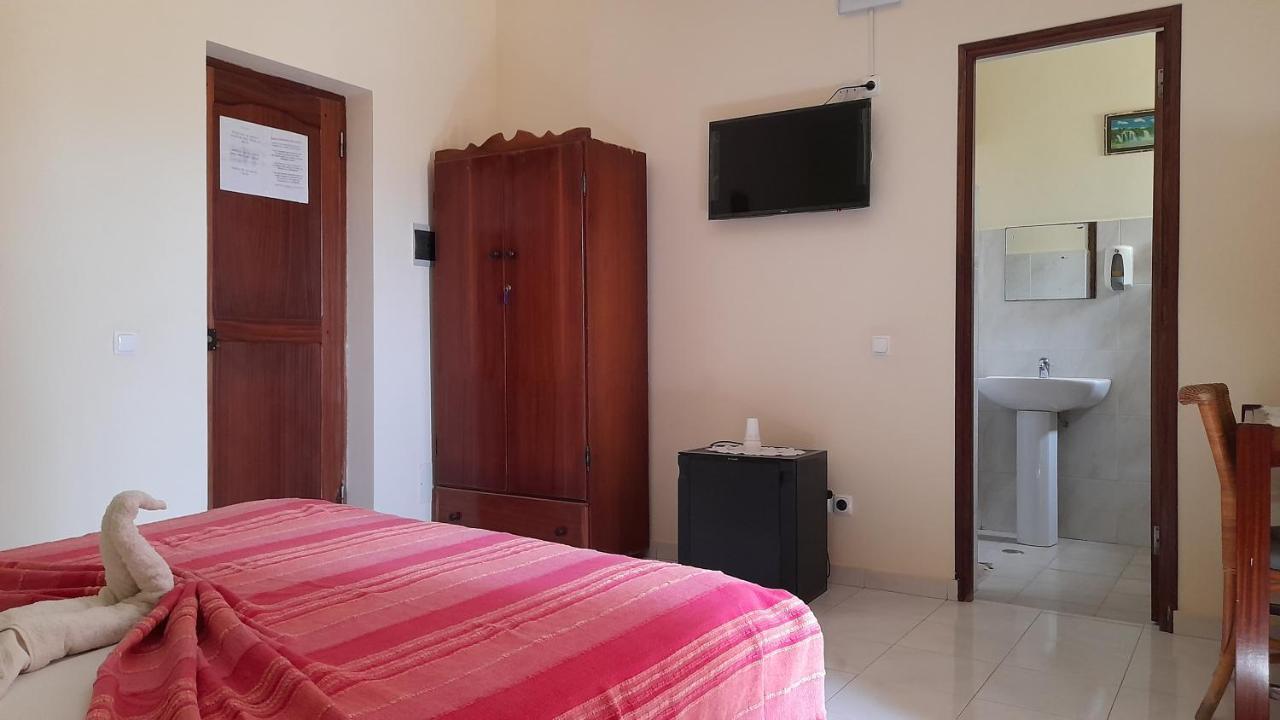 Residencial Rosa Criola Bed & Breakfast ซาลเรย์ ภายนอก รูปภาพ